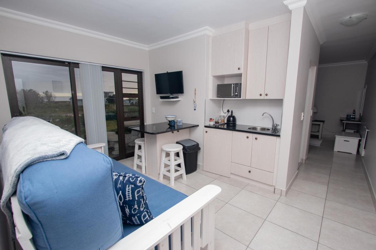 Van Den Berg'S Guesthouse Bettyʼs Bay Εξωτερικό φωτογραφία